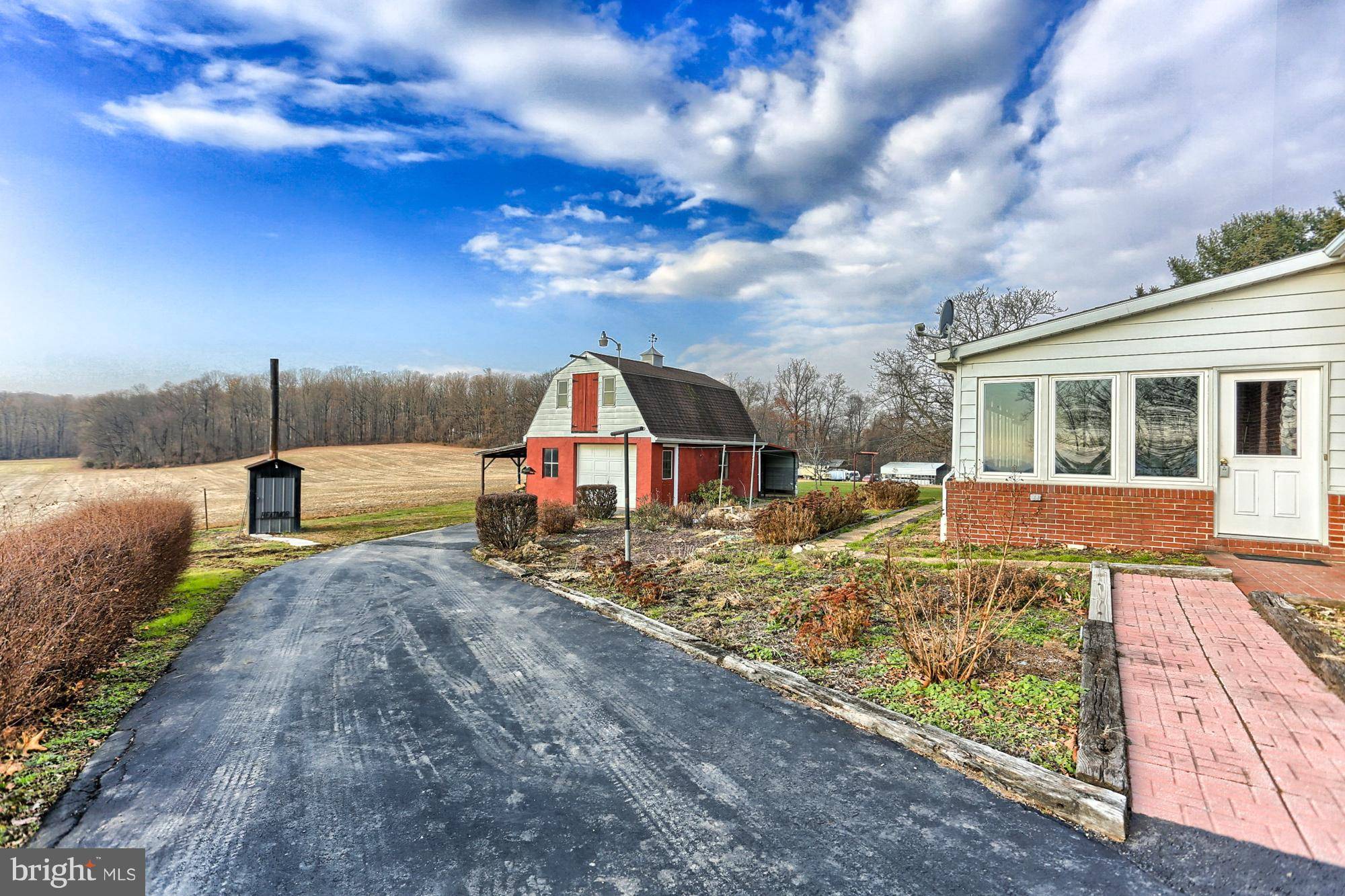 Spring Grove, PA 17362,742 LAKE RD