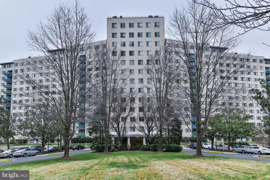 10201 GROSVENOR PL #605, Rockville, MD 20852