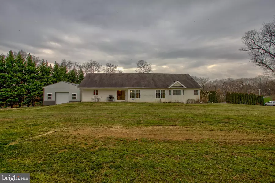 1421 HABECKER RD, Columbia, PA 17512