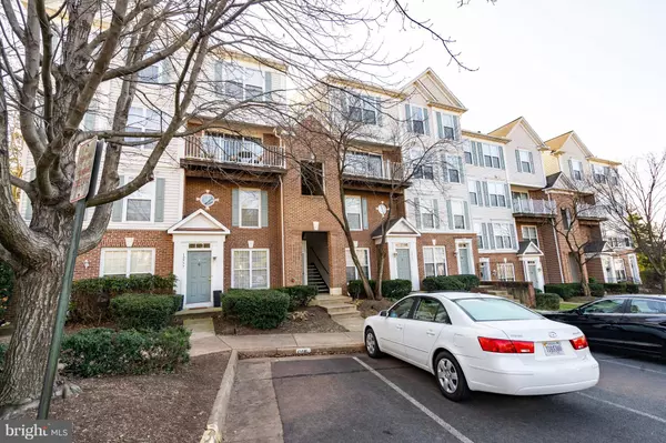 12779 FAIR CREST CT #6-302, Fairfax, VA 22033