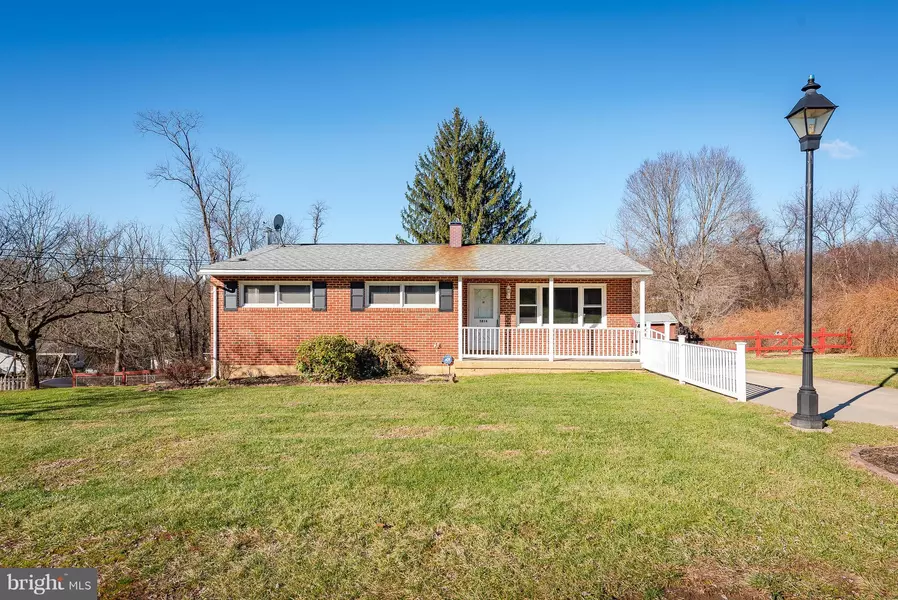 5814 HANNA RD, Sykesville, MD 21784