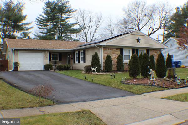 82 TRIANGLE LN, Willingboro, NJ 08046