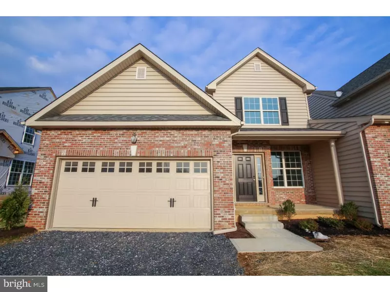 1075 SWALLOW TAIL LN, Breinigsville, PA 18031