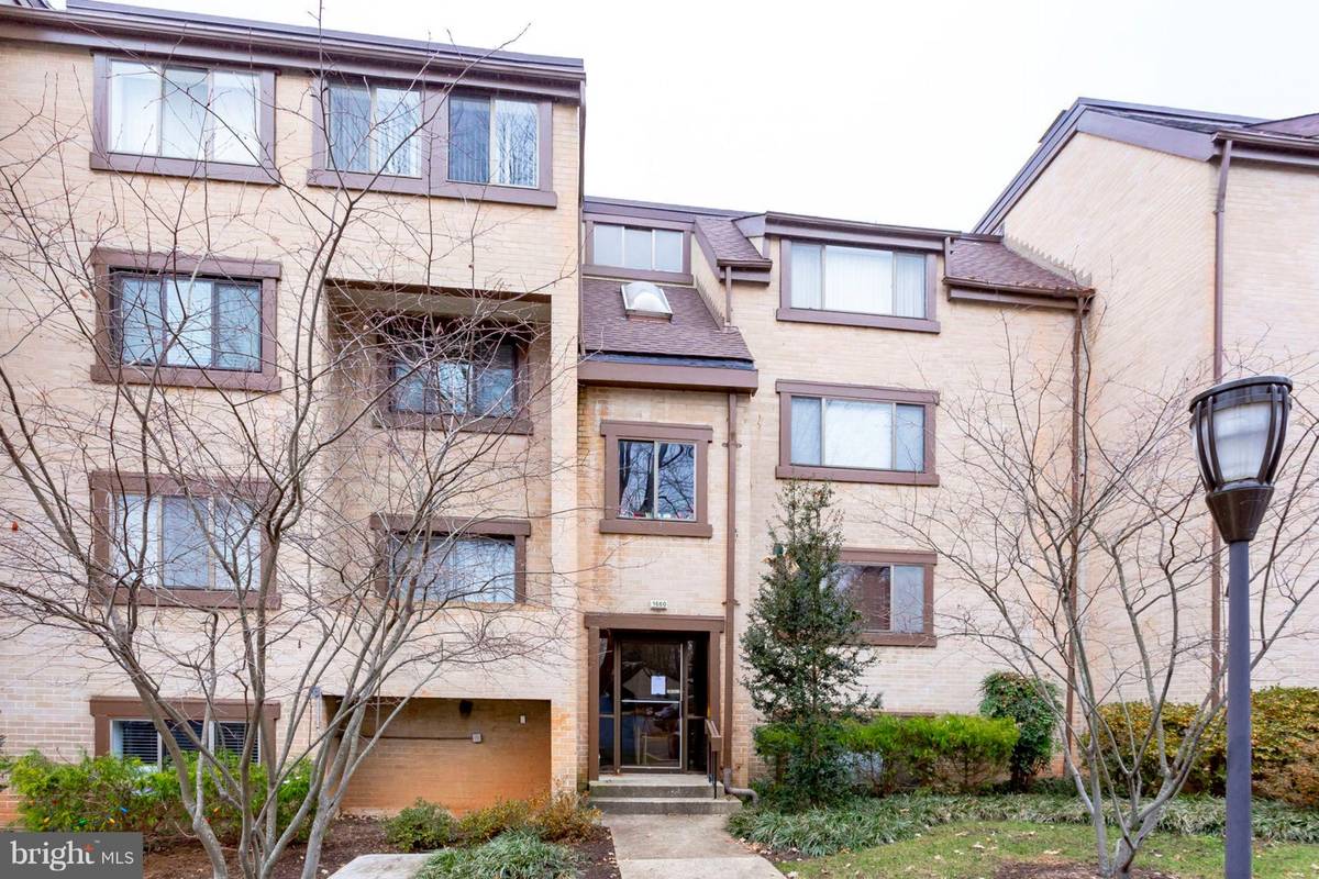 Reston, VA 20190,1660 PARKCREST CIR #101