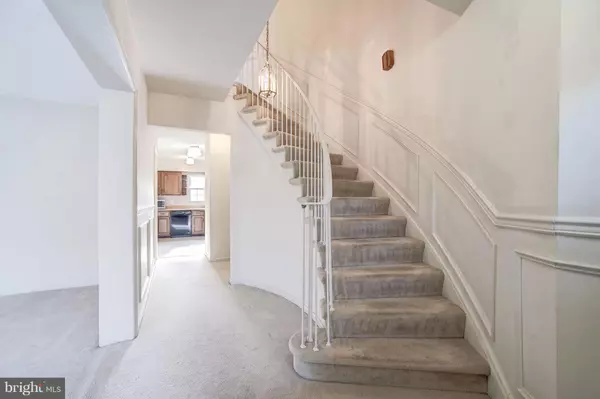 Springfield, VA 22152,8447 LAKINHURST LN