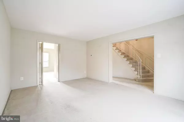 Springfield, VA 22152,8447 LAKINHURST LN