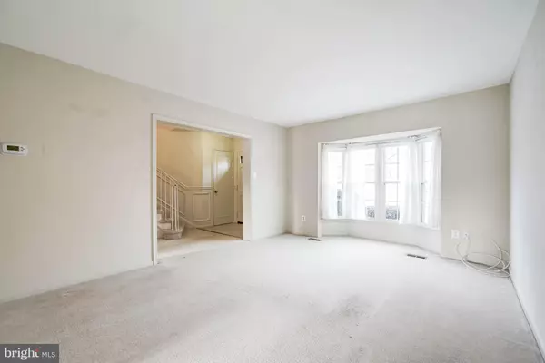 Springfield, VA 22152,8447 LAKINHURST LN