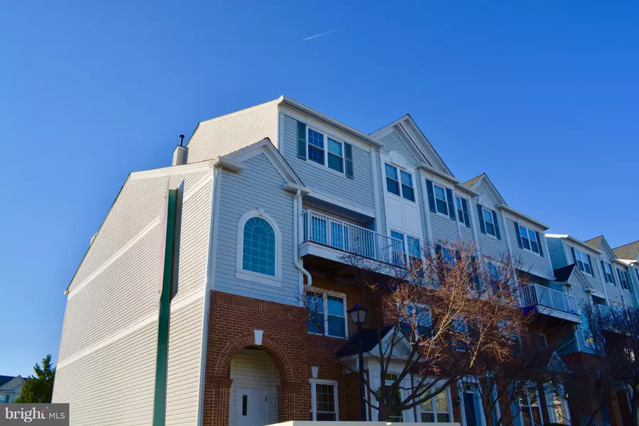 5994 KIMBERLY ANNE WAY #302, Alexandria, VA 22310