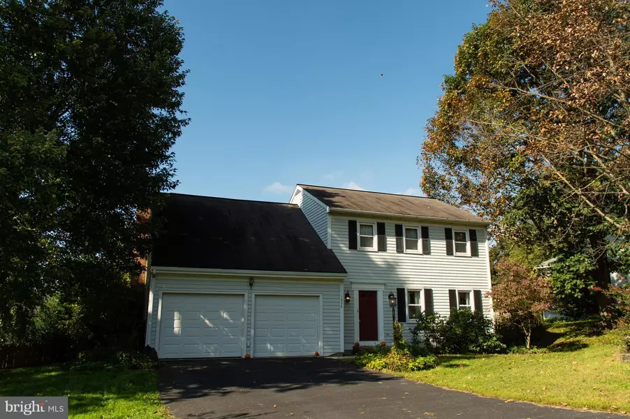 1024 HUNT CLUB LN, Lancaster, PA 17601