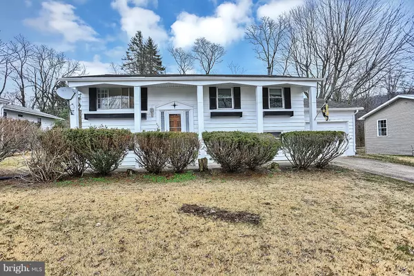 725 EDISON RD, Dauphin, PA 17018