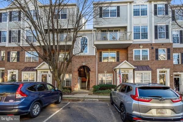 1724 KINGSGATE CT #302, Alexandria, VA 22302