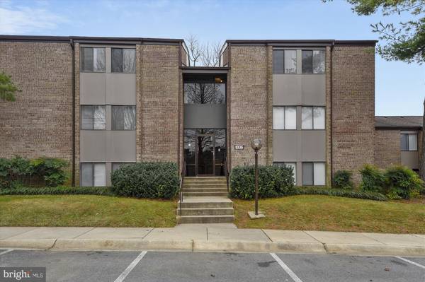 10136 LITTLE POND PL #6, Montgomery Village, MD 20886