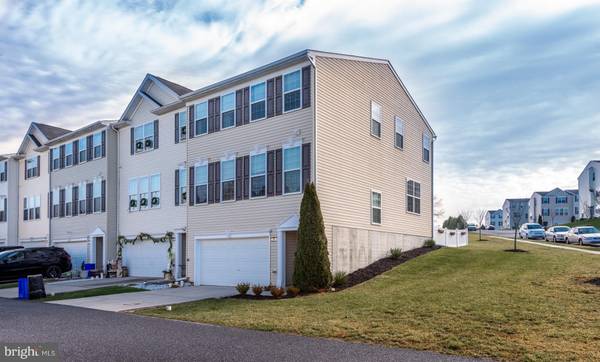 2301 GOLDEN EAGLE DR, York, PA 17408