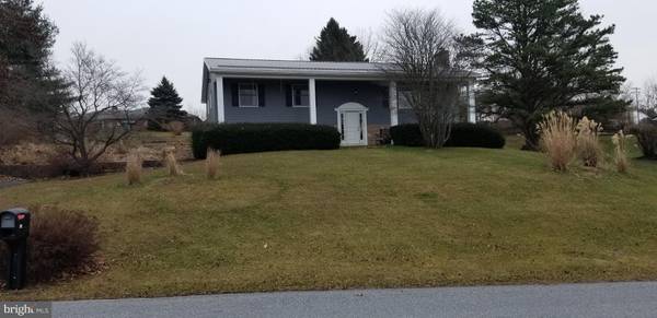 25 WARWICK DR, Chambersburg, PA 17201