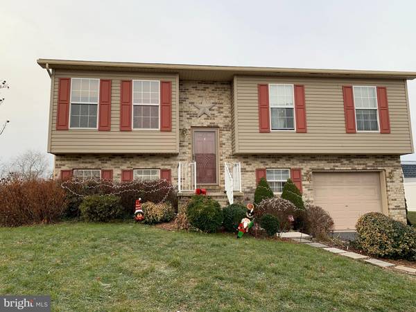 1832 WOOD DUCK DR E, Chambersburg, PA 17202