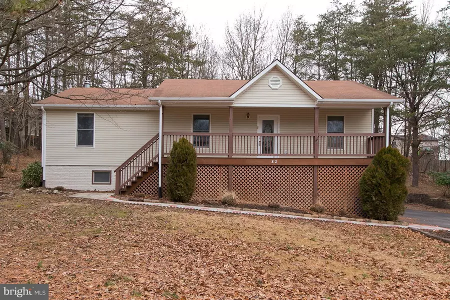 312 LAKEVIEW DR, Cross Junction, VA 22625