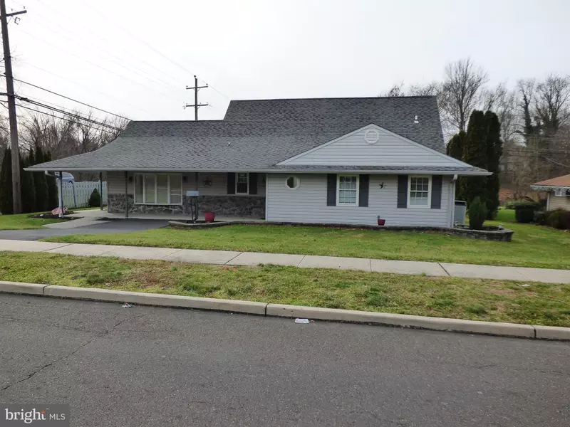 1 HIGHLAND PARK DR, Levittown, PA 19056