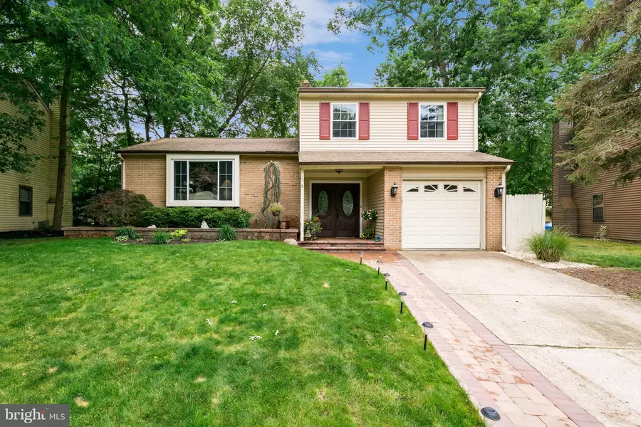 64 LAKESIDE DR, Marlton, NJ 08053