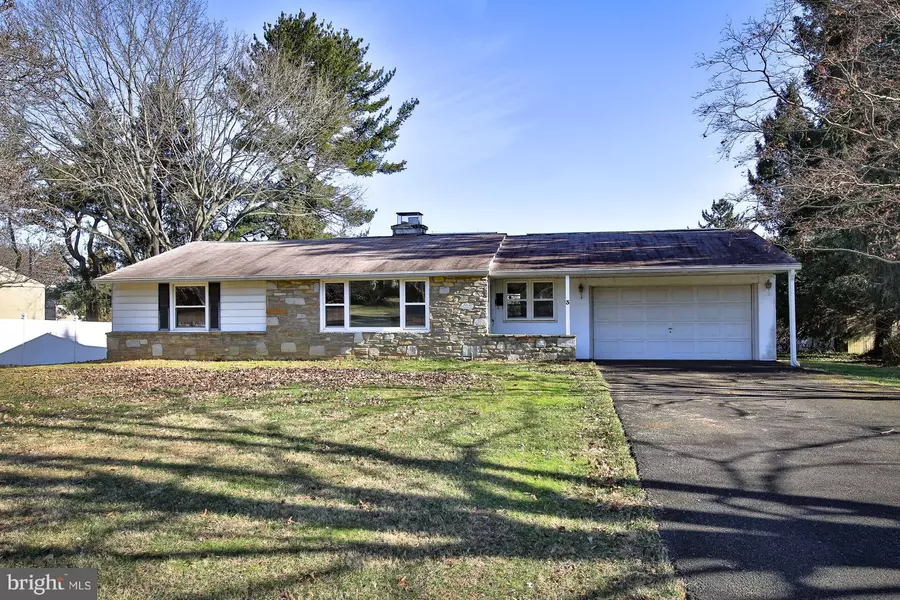 3 KNOLL DR, Yardley, PA 19067