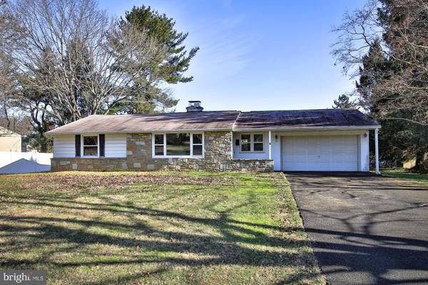 3 KNOLL DR, Yardley, PA 19067