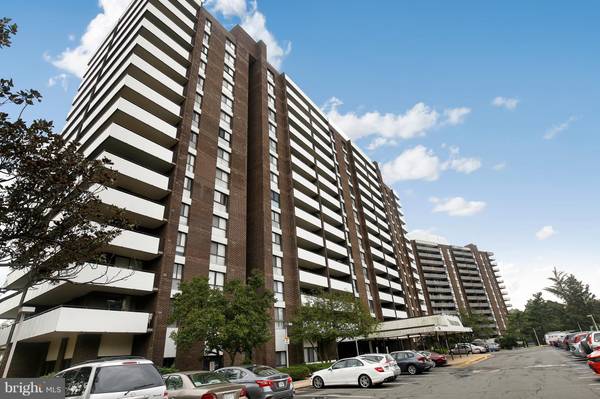 250 S REYNOLDS ST #907, Alexandria, VA 22304