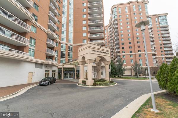 3101 N HAMPTON DR #210, Alexandria, VA 22302