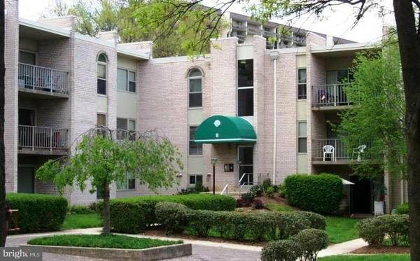 8 CANTERBURY SQ #302, Alexandria, VA 22304