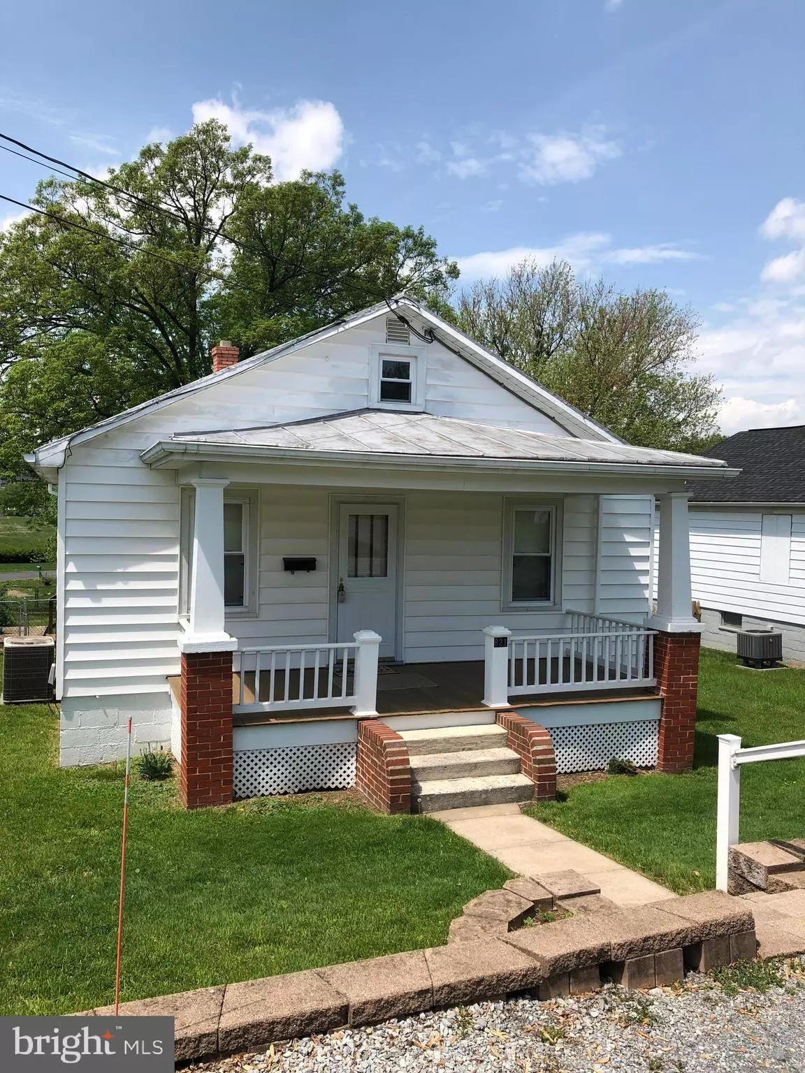 Charles Town, WV 25414,821 JEFFERSON AVE