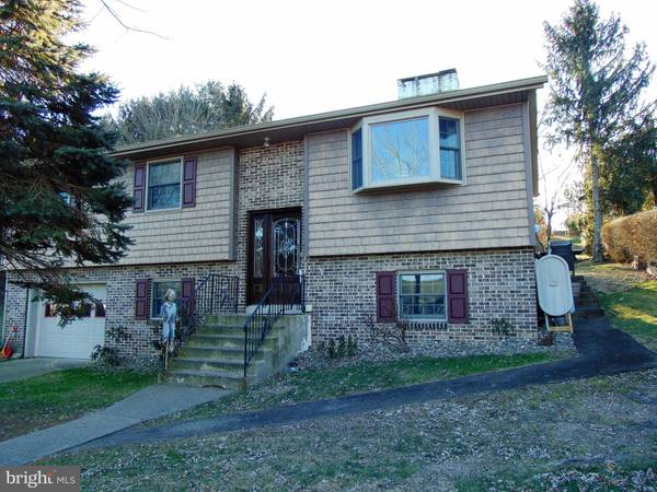 552 WILLOW ST, Pottsville, PA 17901