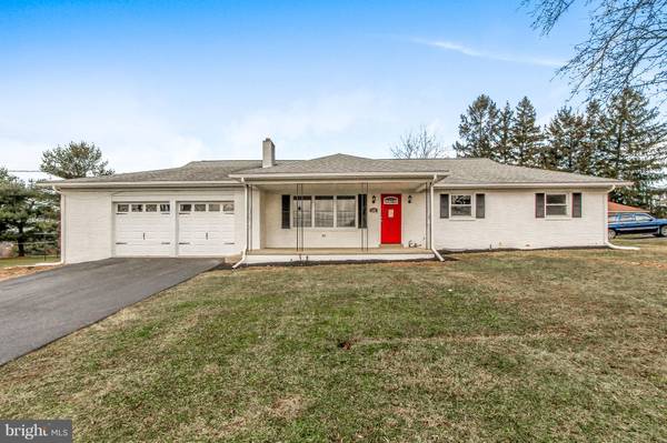 135 MANOR RD, Red Lion, PA 17356