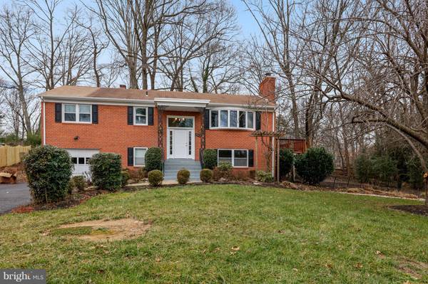 3002 HUNT RD, Oakton, VA 22124