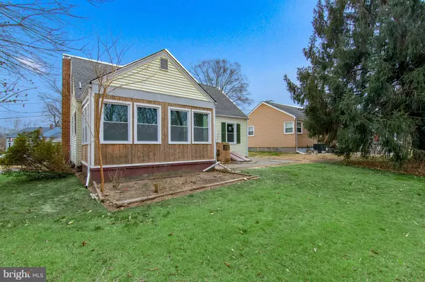 Hamilton, NJ 08620,8 MIDDLETON DRIVE