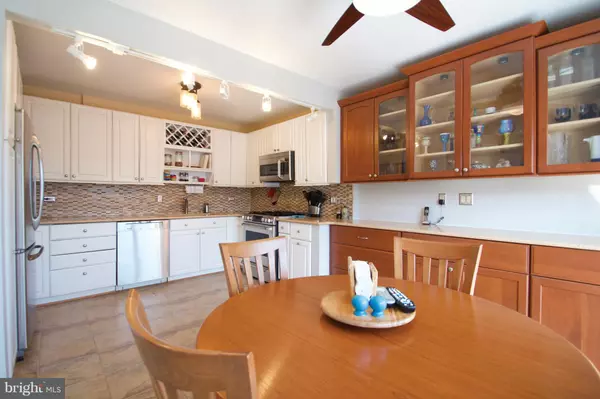 Bethesda, MD 20814,8315 N BROOK LN #2-301