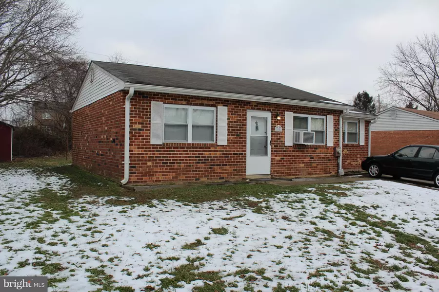 10 DEFOE CIR, Newark, DE 19702