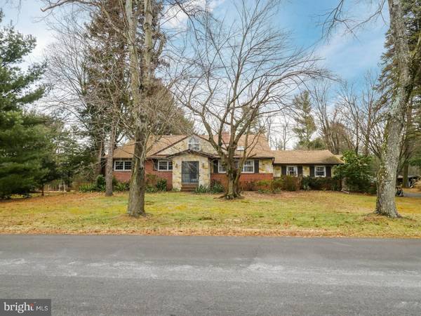 12 SUNNYSIDE LN, Yardley, PA 19067