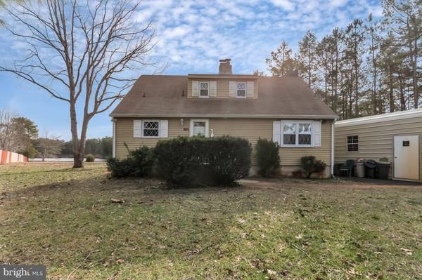 305 CEDAR LAKE DR, Williamstown, NJ 08094