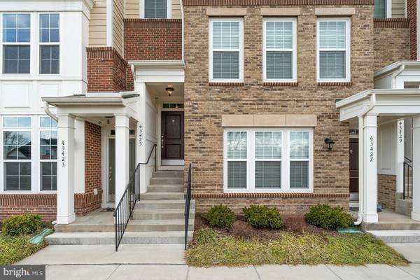 43425 TOWN GATE SQ, Chantilly, VA 20152