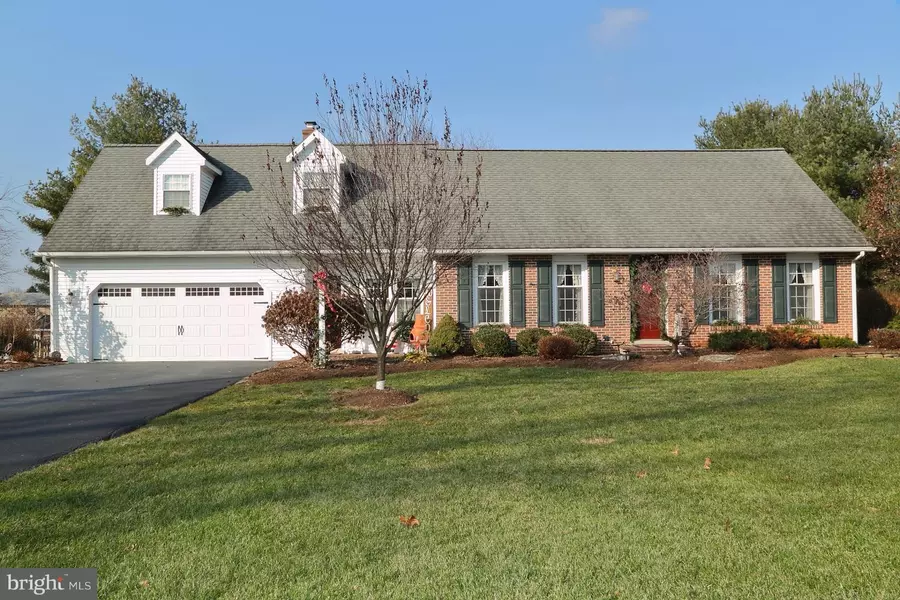 18 GREEN ACRE RD, Lititz, PA 17543