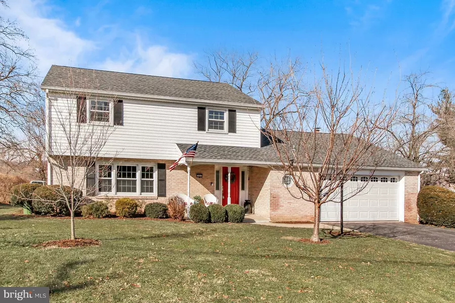 121 E LOCUST LN, York, PA 17406