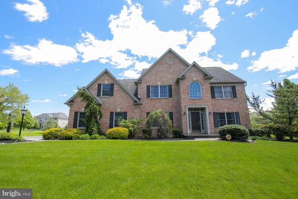 3370 N BAY HILL DR, Center Valley, PA 18034