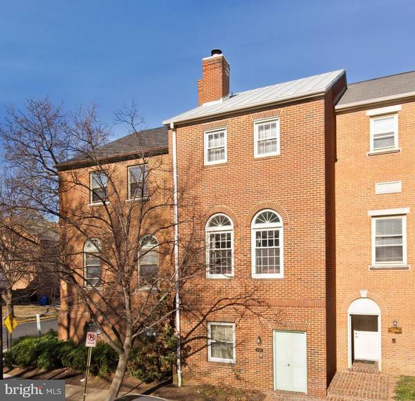 Arlington, VA 22204,2329 9TH ST S