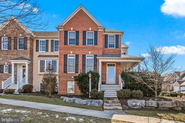 318 GREAT LAWN CIR, Lancaster, PA 17602