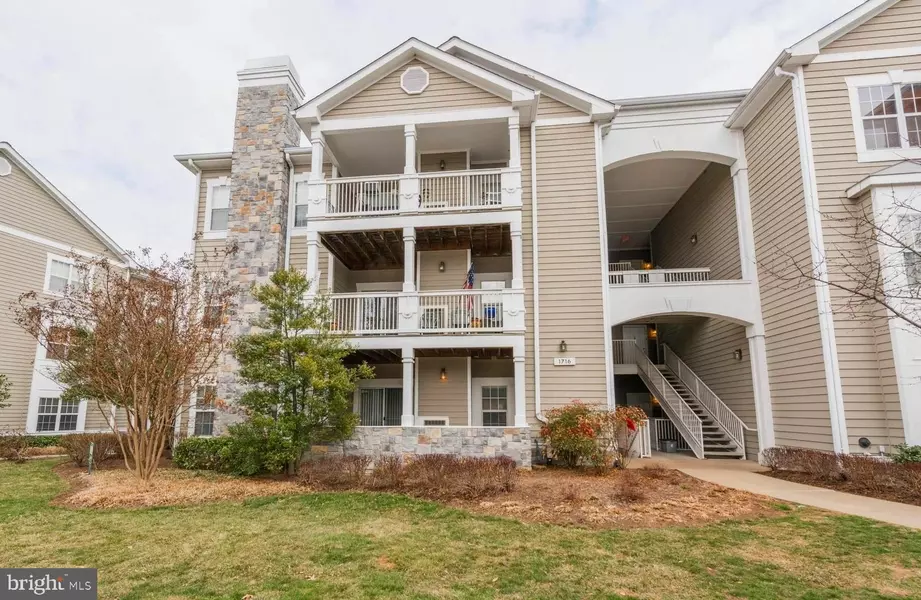 1716 LAKE SHORE CREST DR #16, Reston, VA 20190