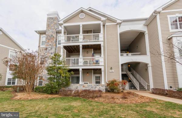 1716 LAKE SHORE CREST DR #16, Reston, VA 20190