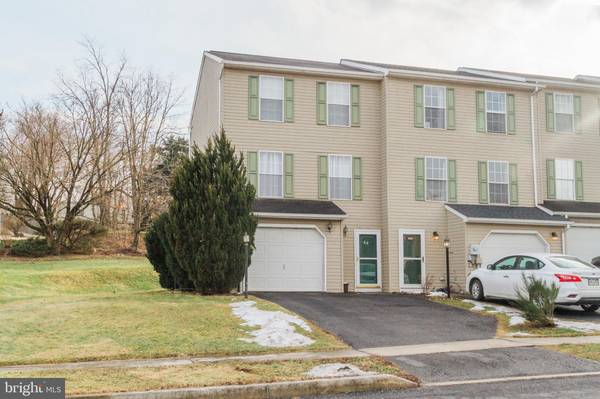 66 MALL RD, Etters, PA 17319