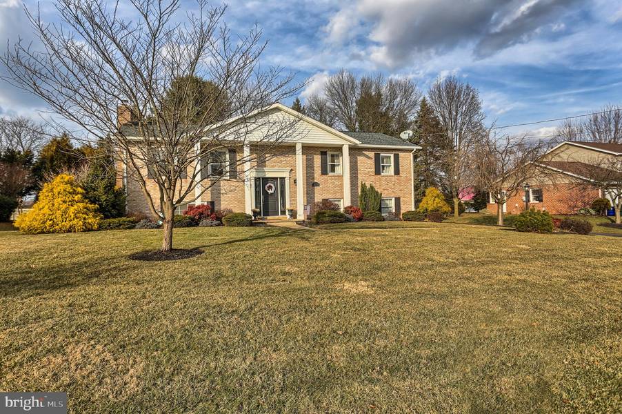 2865 SUNSET DR, Dallastown, PA 17313