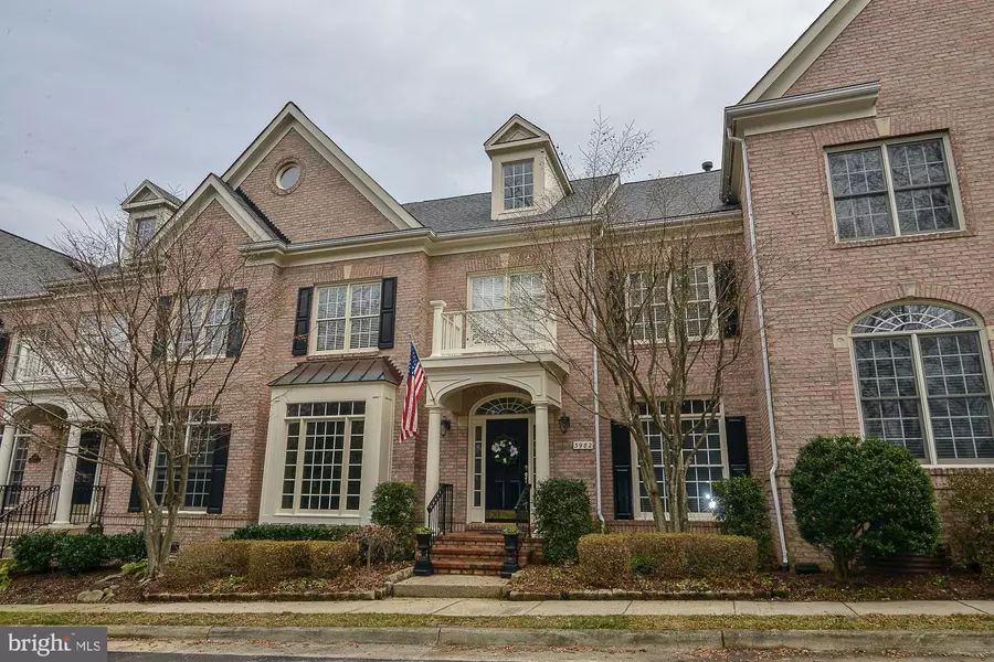 3982 BALLYNAHOWN CIR, Fairfax, VA 22030