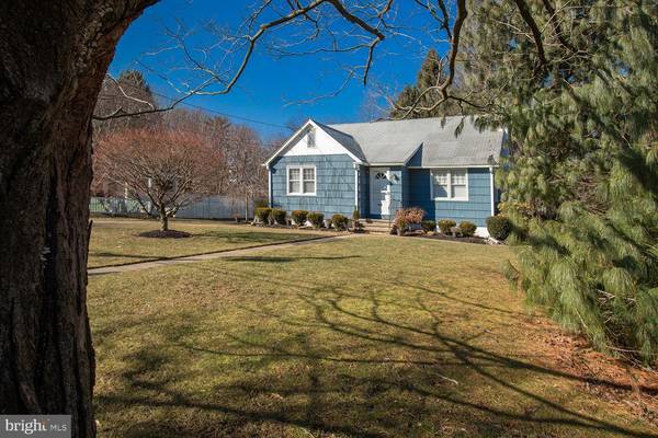 281 LINDEN ST, Moorestown, NJ 08057