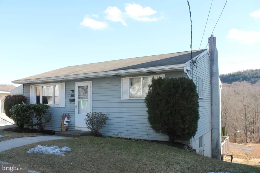 240 W HOWARD AVE, Coaldale, PA 18218