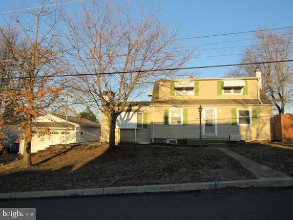 121 MILDRED LN, Aston, PA 19014